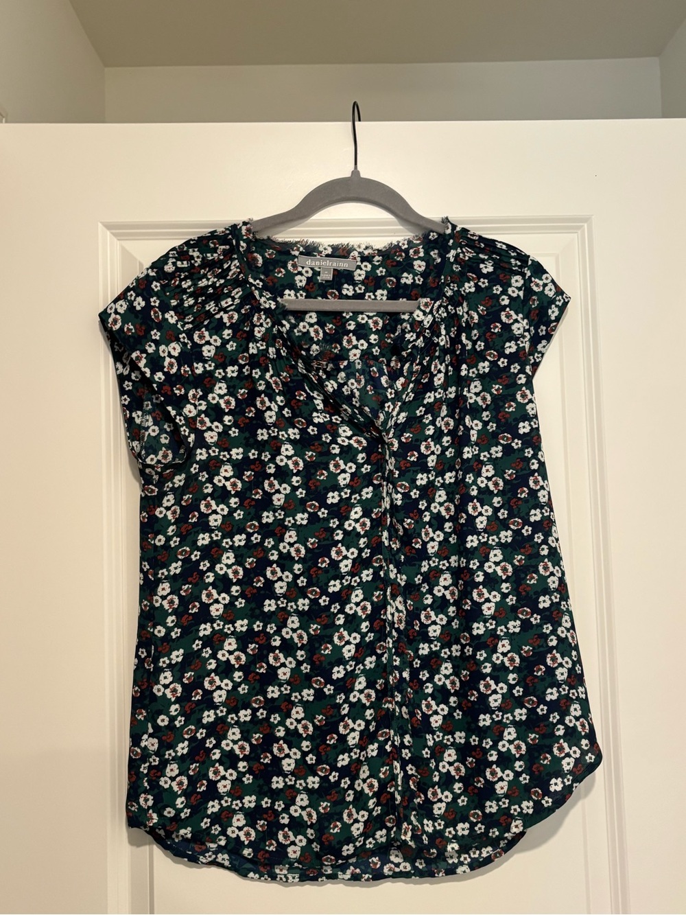 Daniel Rainn Forest Green Floral V-Neck Cap Sleeve Blouse